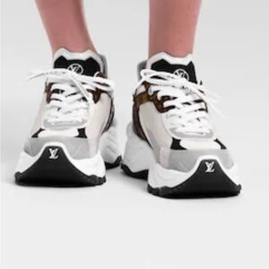 Authentic Louis Vuitton Women’s  Run 55 Trainers Sneakers - size 6.5 US